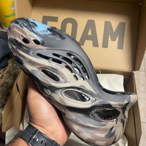 Yeezy foam runner size 11